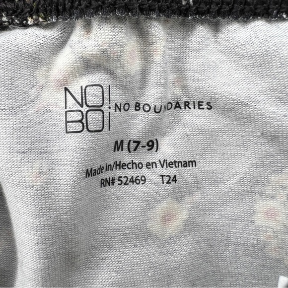 NEW BLACK FLORAL SKULL PRINT MEDIUM ANKLE LEGGINGS NO BOUNDARIES  STRETCH - Picture 8 of 11